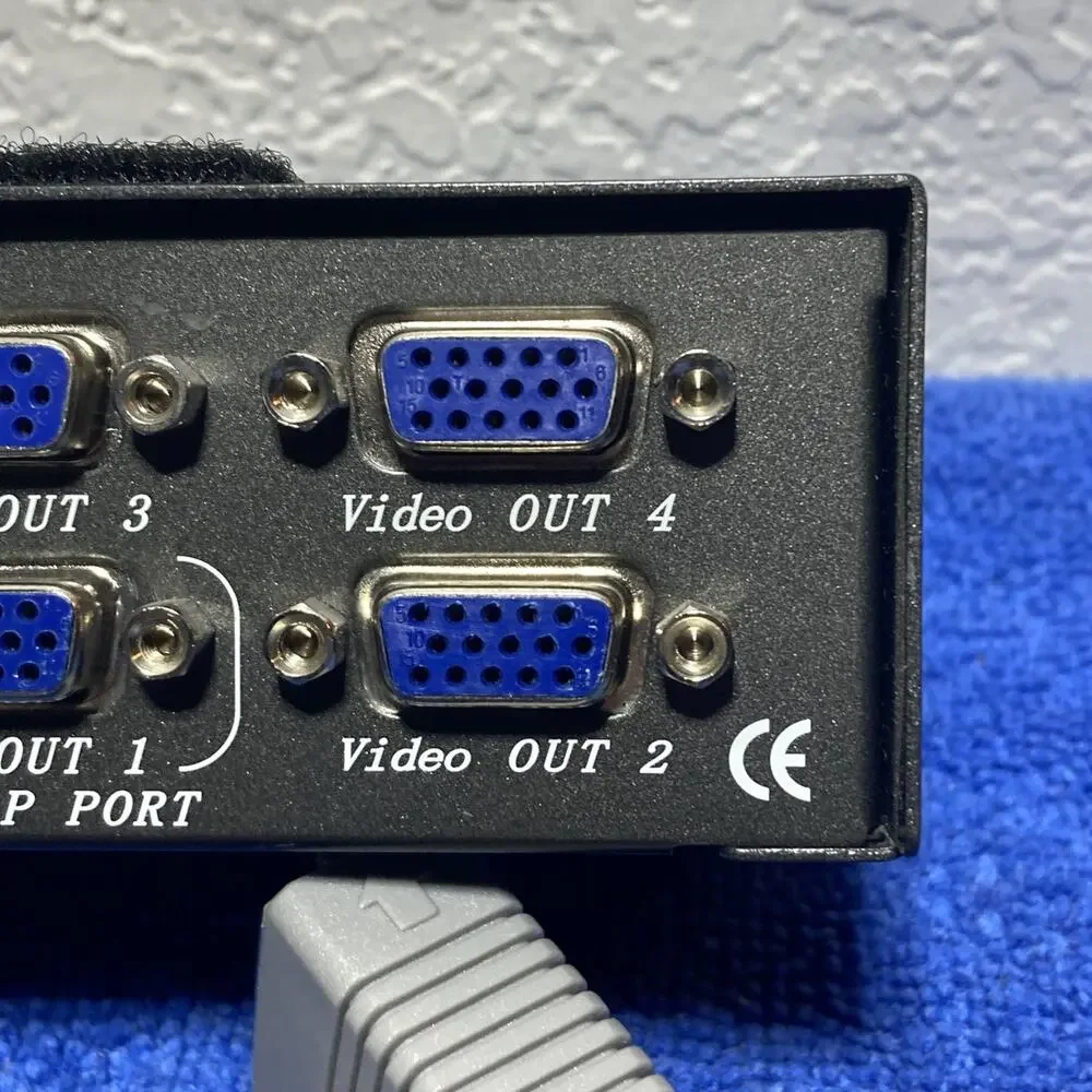 ConnectGear 4 Port Video Splitter CG25VS4, 250MHz